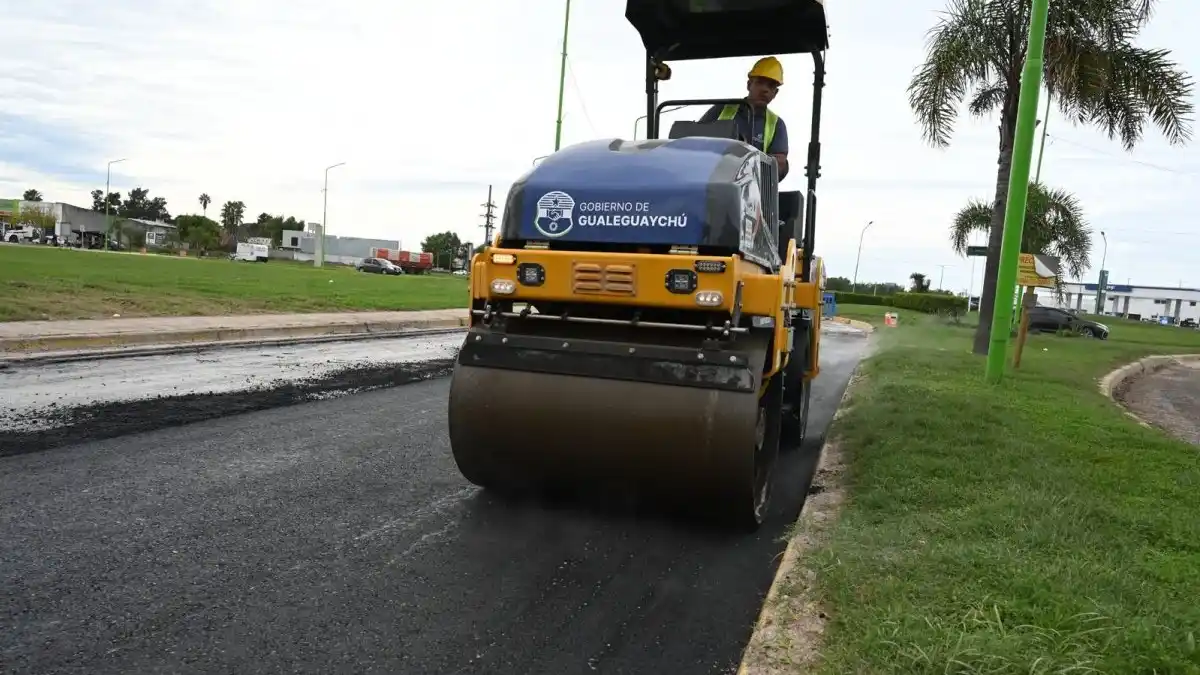 Comenzaron los trabajos de refuerzo estructural con mezcla asfáltica en el Boulevard Pedro Jurado
