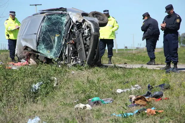 Madre e hijo mueren en un terrible vuelco en ruta 14