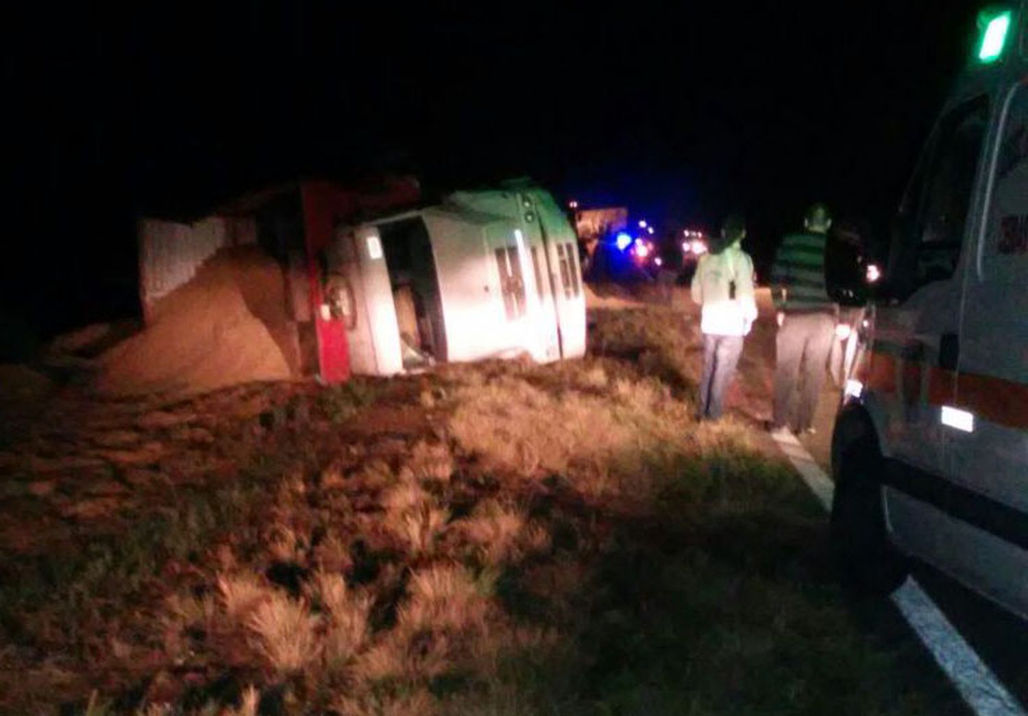 Un camión y un automóvil colisionaron en la RN 12