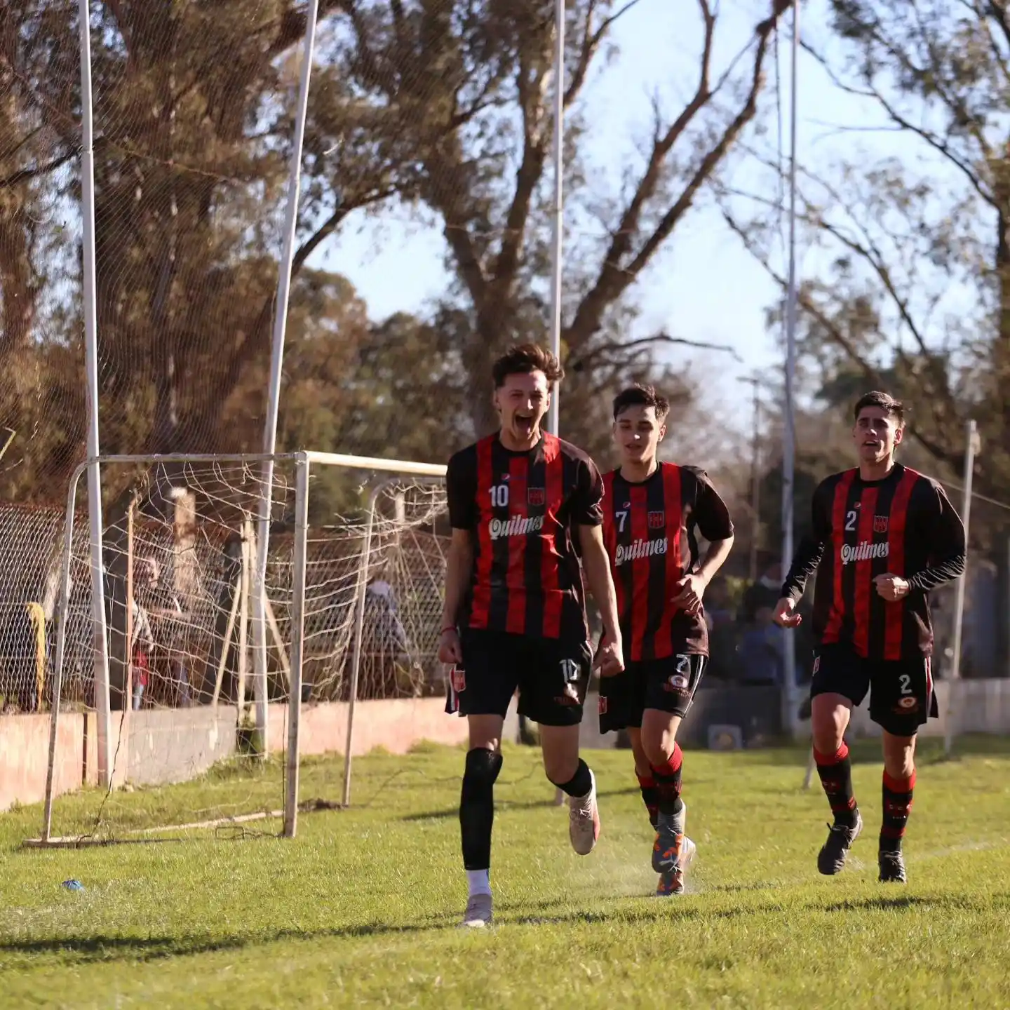 Enzo Doello anotó el único gol de la tarde en el "Julio Colazo" (crédito: archivo IG/Gol Entra).