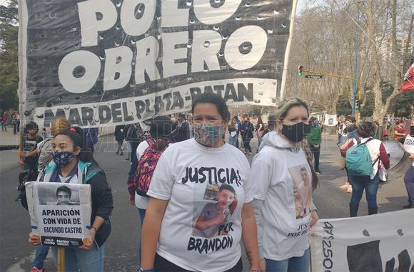 Familiares de Brandon Romero reclamaron Justicia frente al Palacio Municipal
