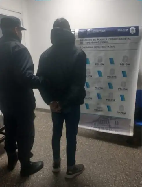 excarcelación picu lopez.jpg
Notificación sobre la excarcelación de Picu Lopez

Picu Lopez detenido.jpg
Detención de Picu Lopez