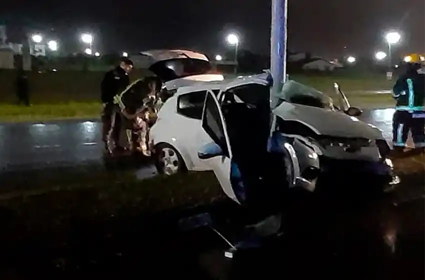 Un hombre internado tras chocar contra una columna en ruta 11