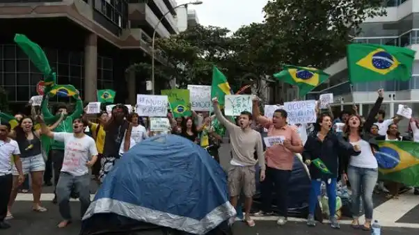 Copa Confederaciones: Tensión en la previa de Brasil-Uruguay por multitudinaria protesta en Belo Horizonte  