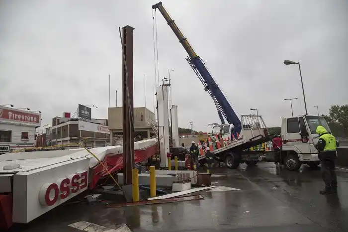 Intenso temporal de lluvia y viento sobre Capital Federal y el Conurbano, con dos víctimas