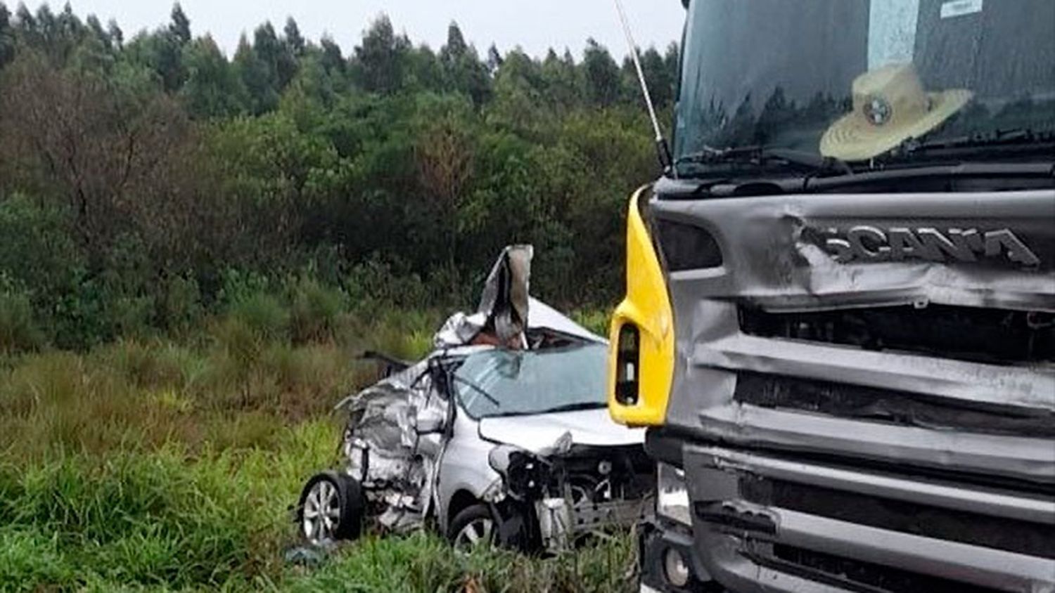 Una pareja murió tras chocar contra un camión en la Ruta Nacional 14