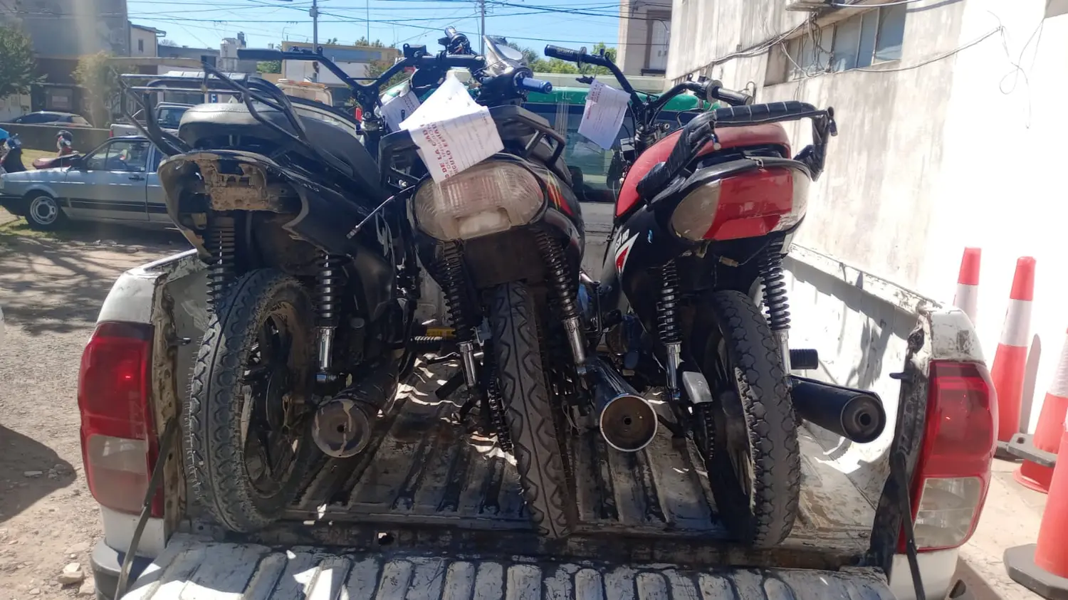 Motocicletas secuestradas durante un operativo en octubre de 2025.