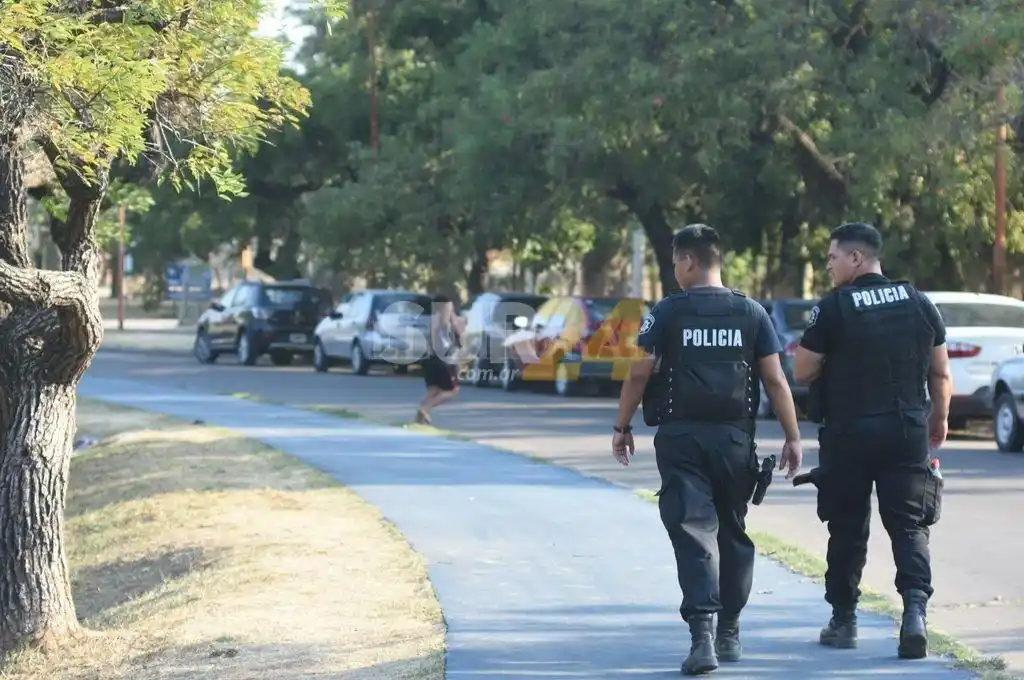 Los policías que no se vacunaron contra el Covid vuelven a las calles