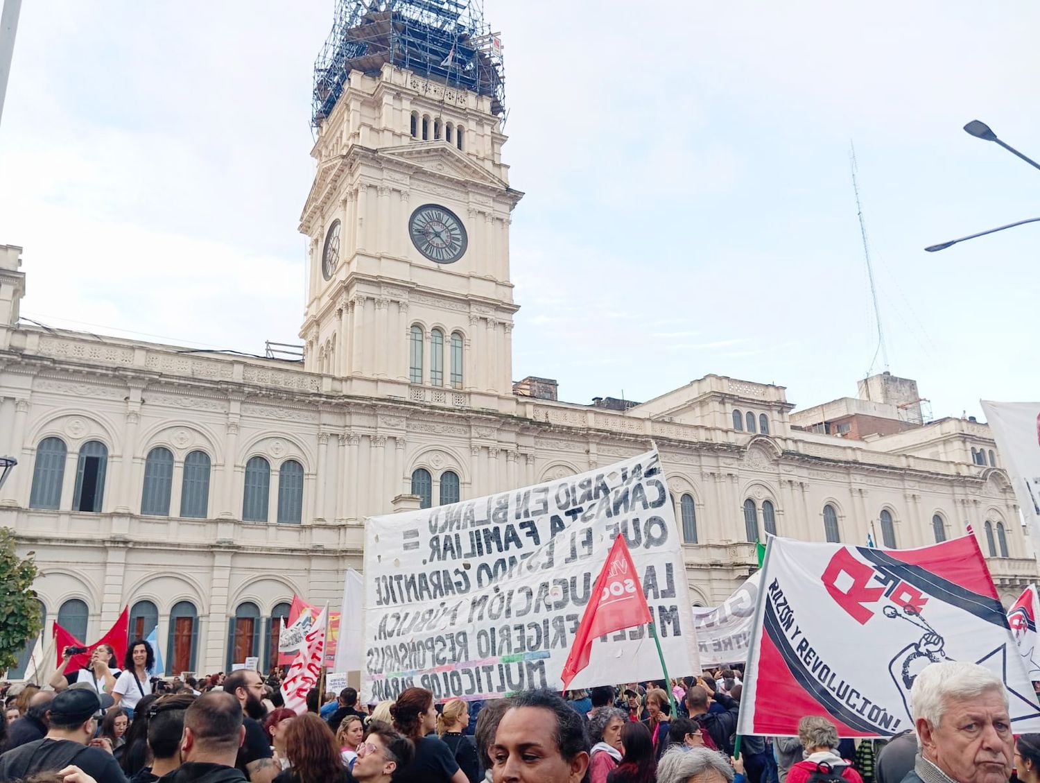 Se replicó en Paraná la Marcha Federal Universitaria 