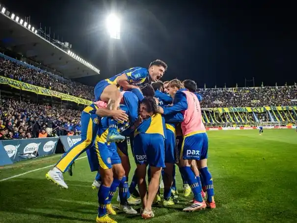 El Canalla juega a las 19 en Rosario ante Universidad de Venezuela.  .