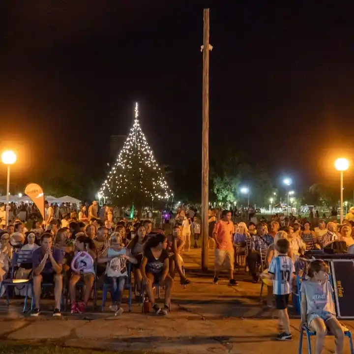 Se encienden las luces del Arbolito de Navidad