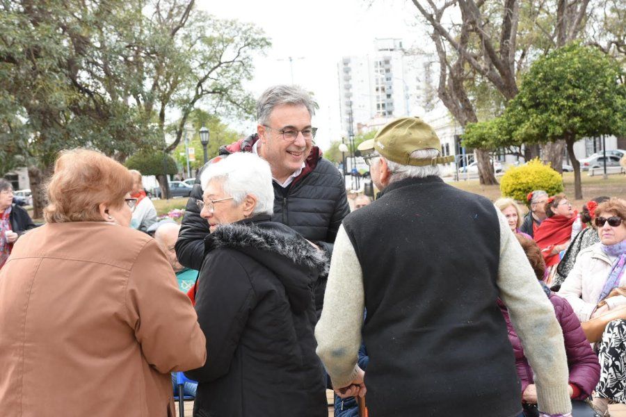 Castellano encabezó los festejos por el Día del Jubilado