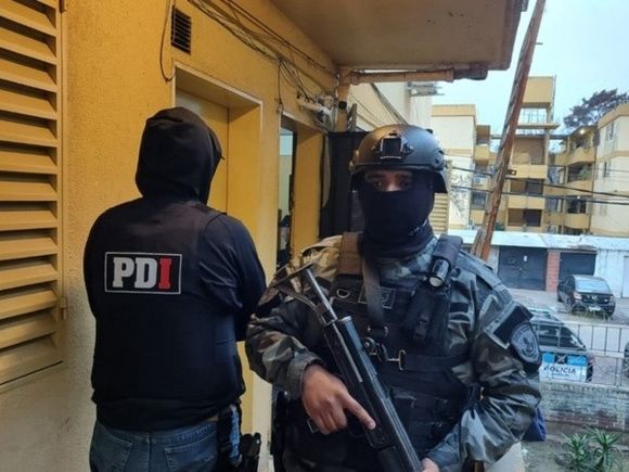 Dos detenidos tras una serie de allanamientos en el Fonavi Parque Oeste