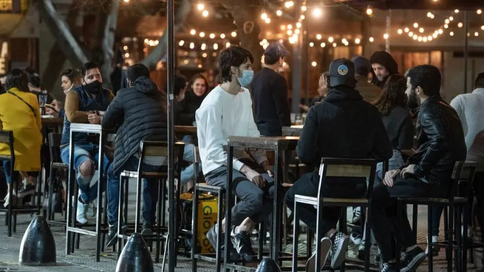 Pase sanitario en gastronomía y hotelería: "Va a generar problemas sin duda"