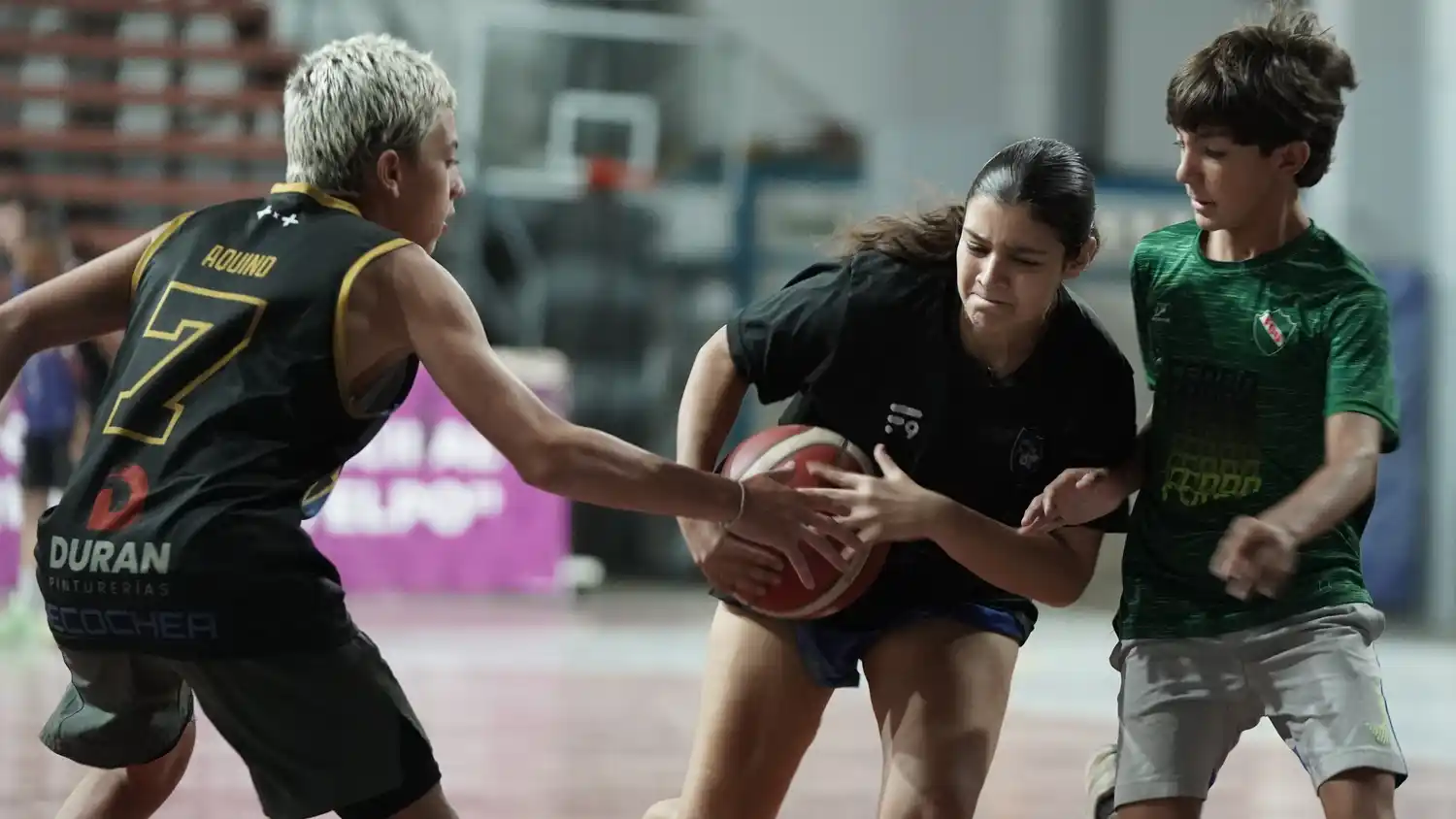 El basquet 3x3 solidario tuvo su torneo con cierre en el Polideportivo