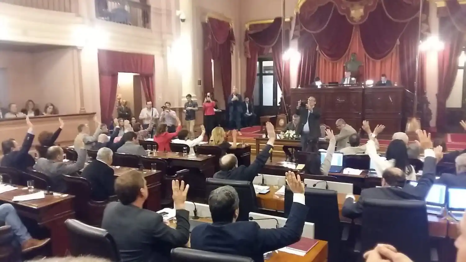 Diputados será bipartidista: Serán 20 bancas para el PJ y 14 para Cambiemos