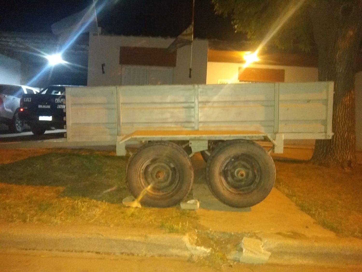 El carro que recuperaron los agentes policiales.