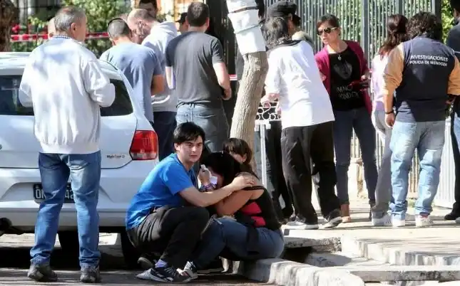 Asesinaron a su mamá, a su tía y a su bisabuela: él se ocultó en un baúl 