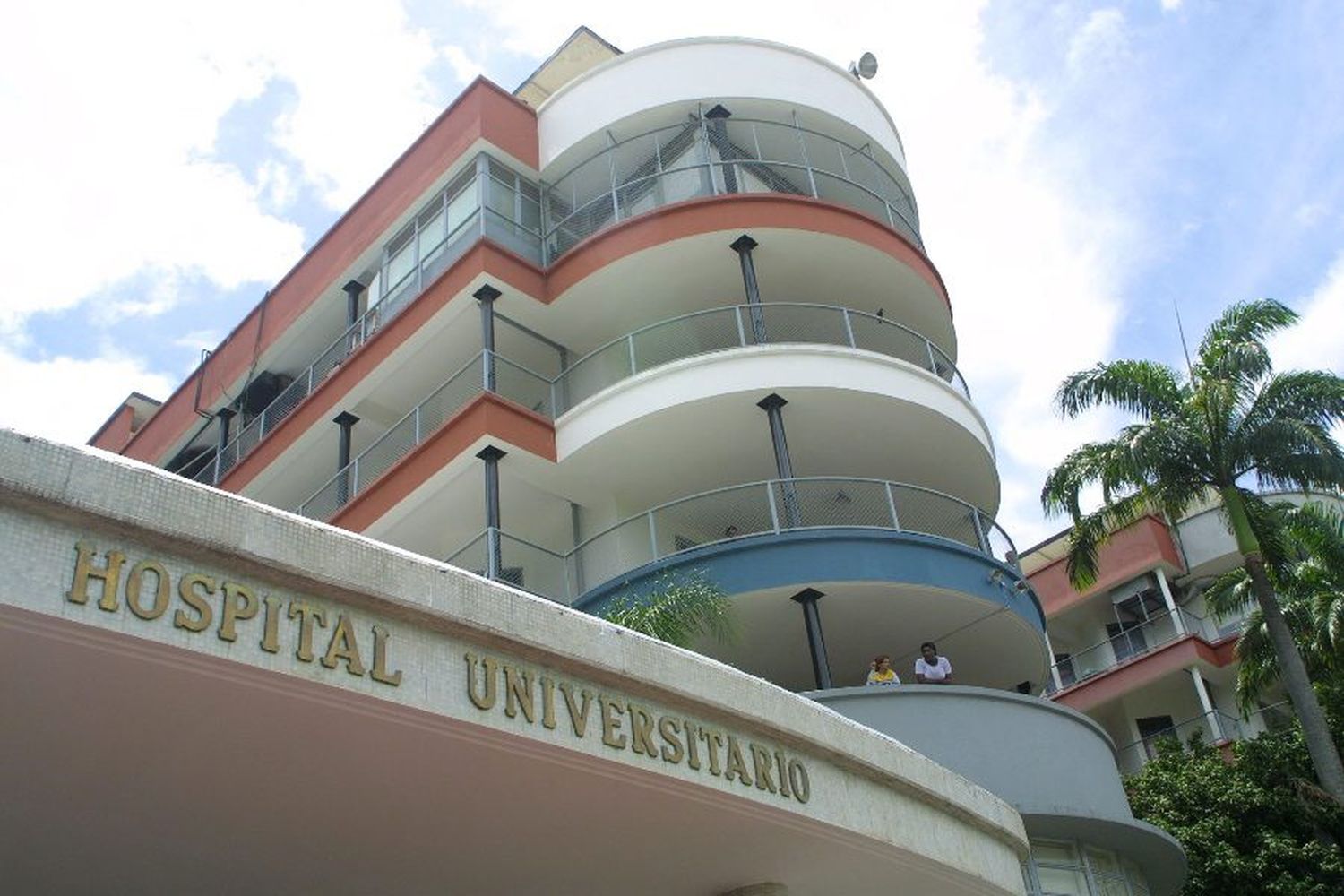 ¿EN CUÁNTO TIEMPO? Maduro promete convertir el Clínico Universitario en un “hospital inteligente”