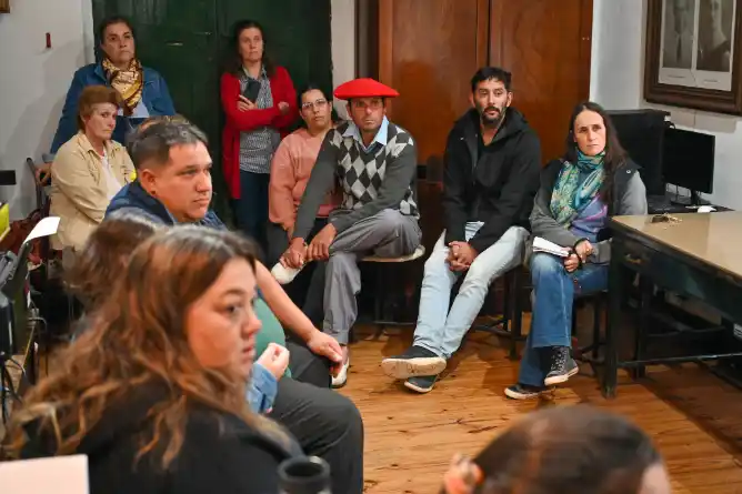 Representantes de escuelas rurales y municipio ultiman detalles para la gran Fiesta de la Empanada Campera