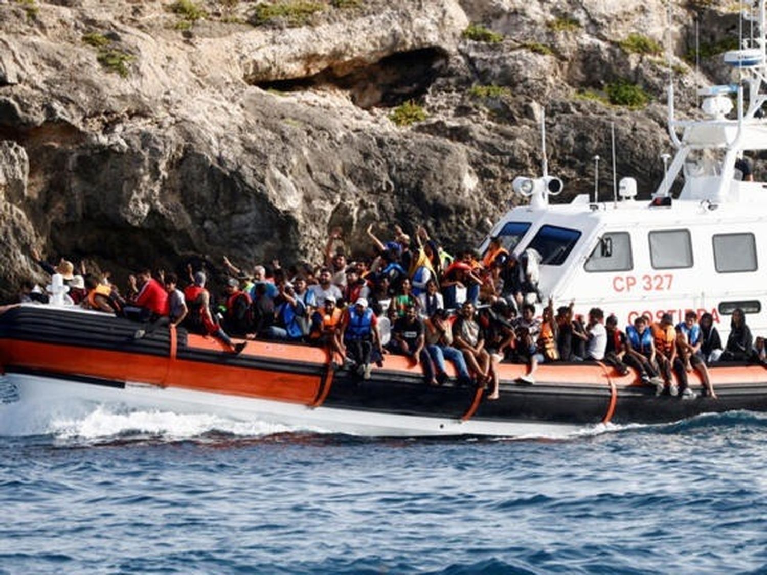 Desaparecieron 40 migrantes por un naufragio en el Mediterráneo