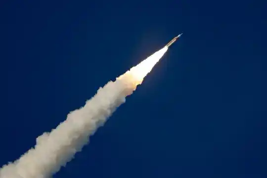 Imagen del despegue de Artemis II.