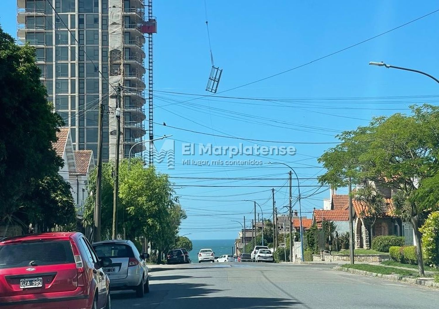 Preocupación de vecinos por el desprendimiento de un andamio en Alem y la costa