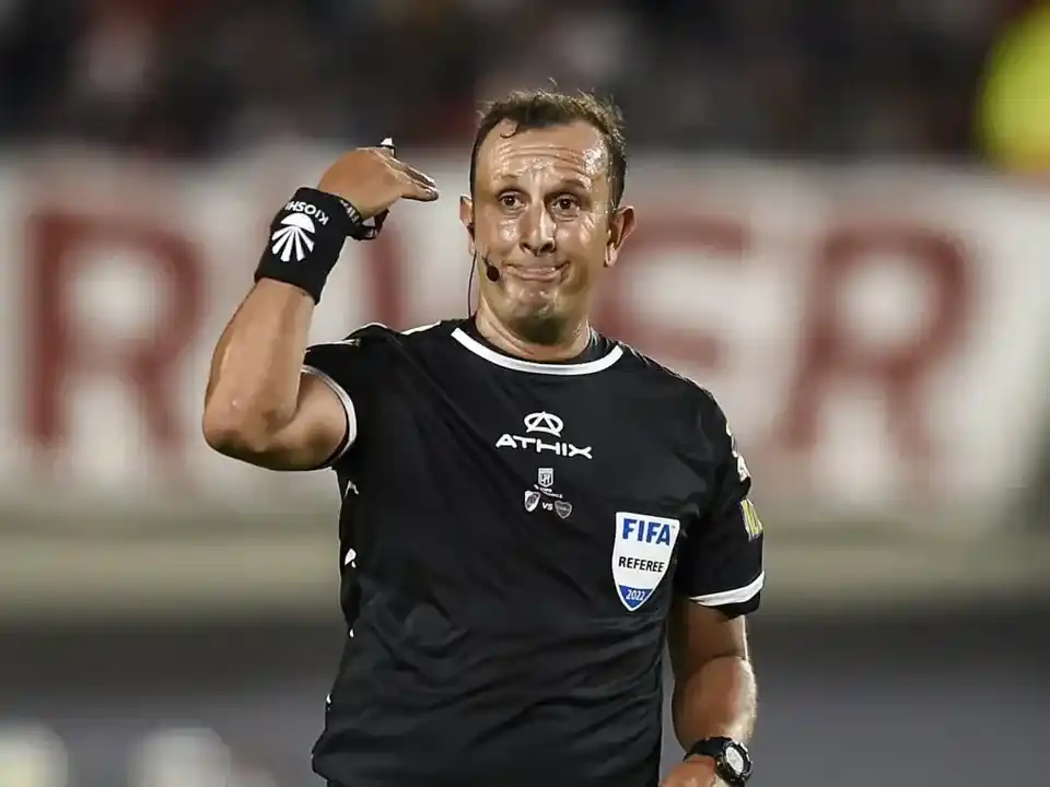 Darío Herrera, el juez para el Superclásico en el "Más Monumental", el domingo a las 17.Foto:NA