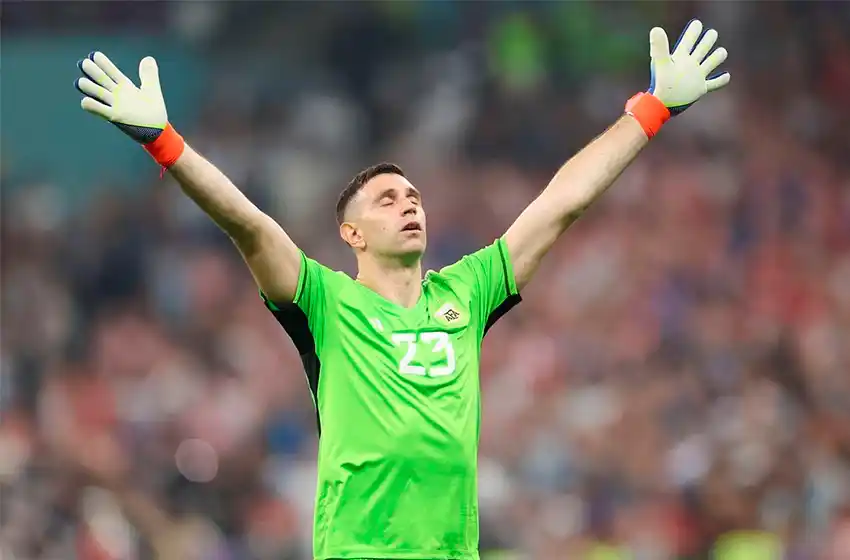 Roberto Gonzalo: "El Dibu siempre fue muy fuerte mentalmente"