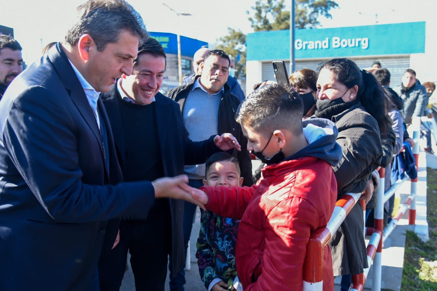 Massa, en la inauguración de la Estación Grand Bourg: “Traemos soluciones para los pasajeros”