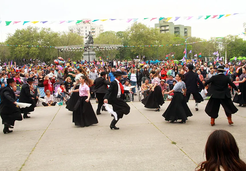En la Plaza. Comenzó la fiesta de Necochea