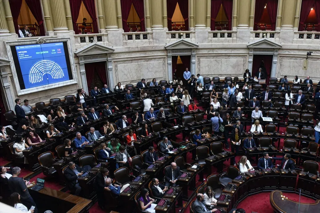 El Gobierno buscaría sancionar la reforma laboral el 27 de febrero en el Senado tras aceptar cambios de Diputados