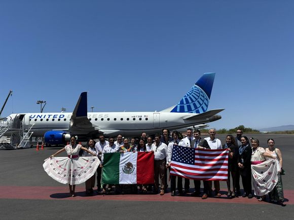 United Airlines hace historia en México al operar el primer vuelo internacional regular en una ciudad
