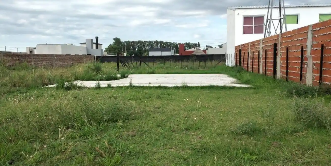 Promesas de un techo propio. Así quedó la casa de la familia firmatense estafada.