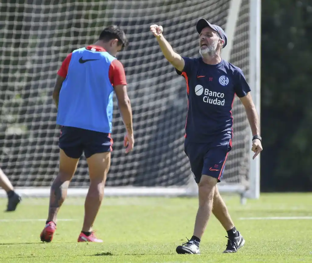 Despidieron a Monarriz y buscan a Pellegrino
