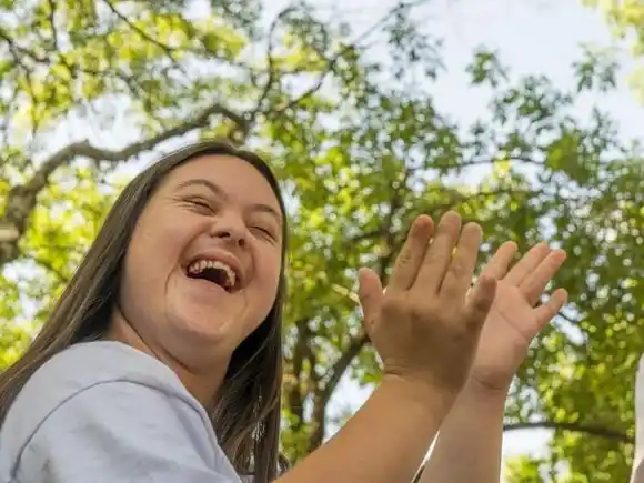 Hermandad y amor sin límites: crecer junto a una persona con Síndrome de Down
