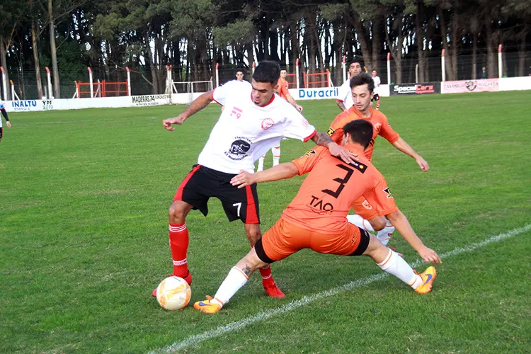 Díaz Vélez hizo bien los deberes ante Huracán