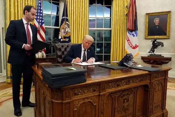 Las primeras órdenes ejecutivas firmadas por Trump a su llegada a la Casa Blanca