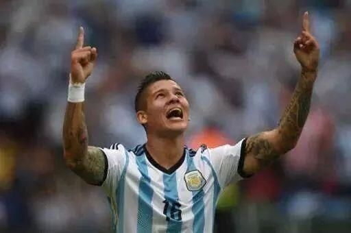 Marcos Rojo, el nuevo héroe platense ya es tendencia en Twitter
