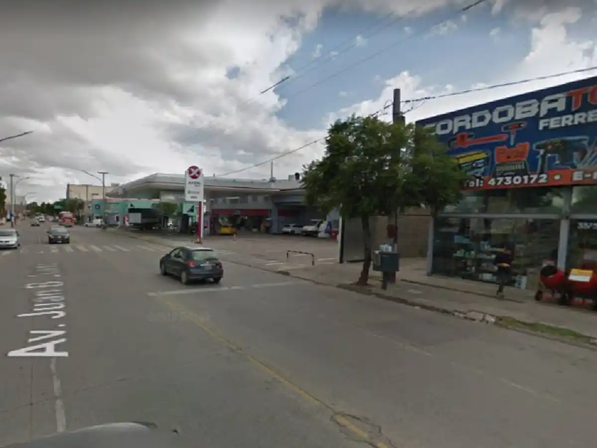 Murió un joven al chocar su moto contra un canasto de basura