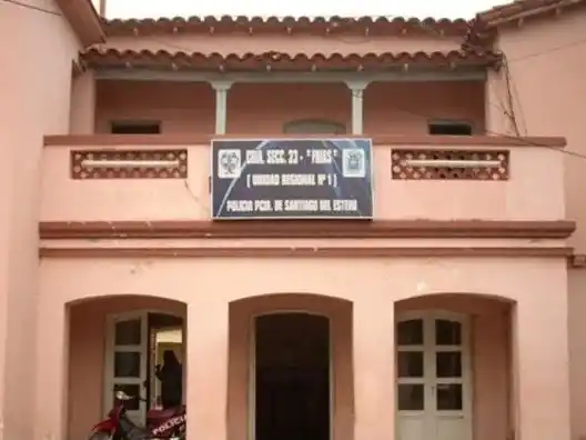 Dos chicos de 15 y dos de 16 años iban por la calle con la réplica de una pistola 9 mm