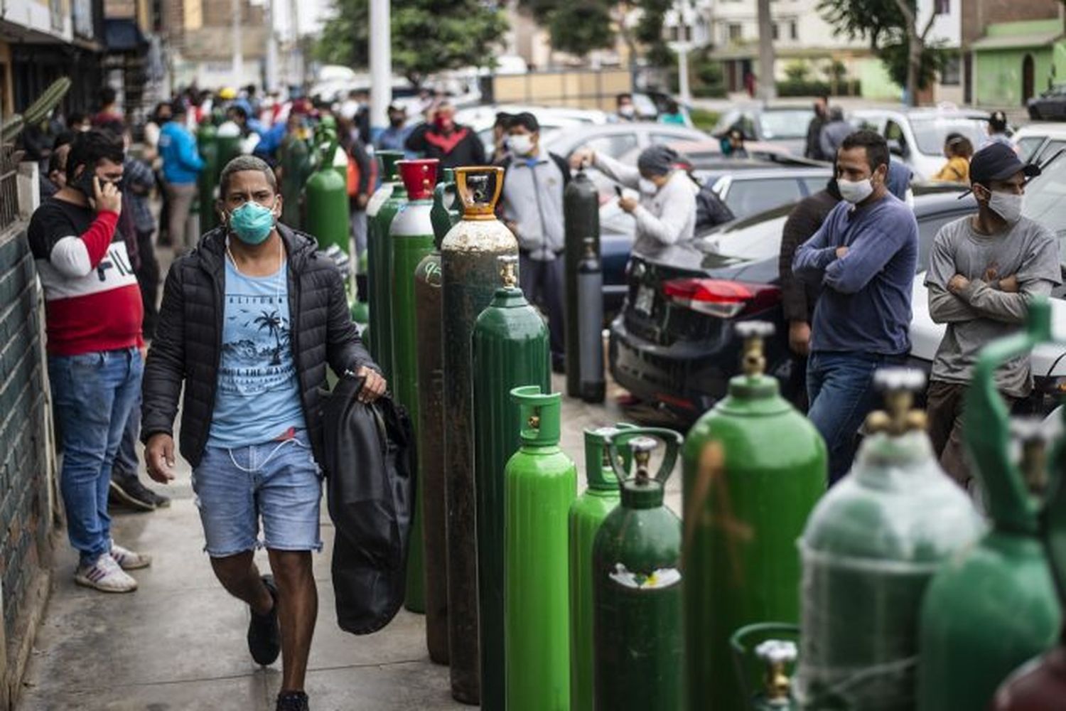 ¡INCREÍBLE! Gobernador del Zulia regula precios de las  bombonas de oxígeno
