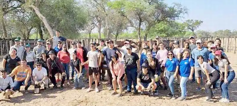 Estudiantes recorrieron el laboratorio de 
biotecnología y otras instalaciones del CEDEVA