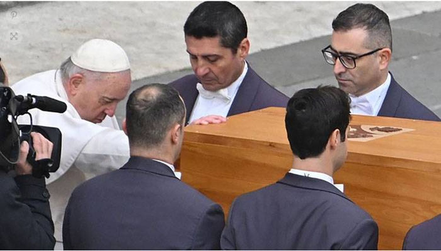 El Vaticano ya permite visitas a la   tumba de Benedicto XVI