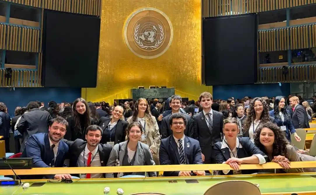 Los participantes del grupo más los tres profesores que viajaron con ellos-