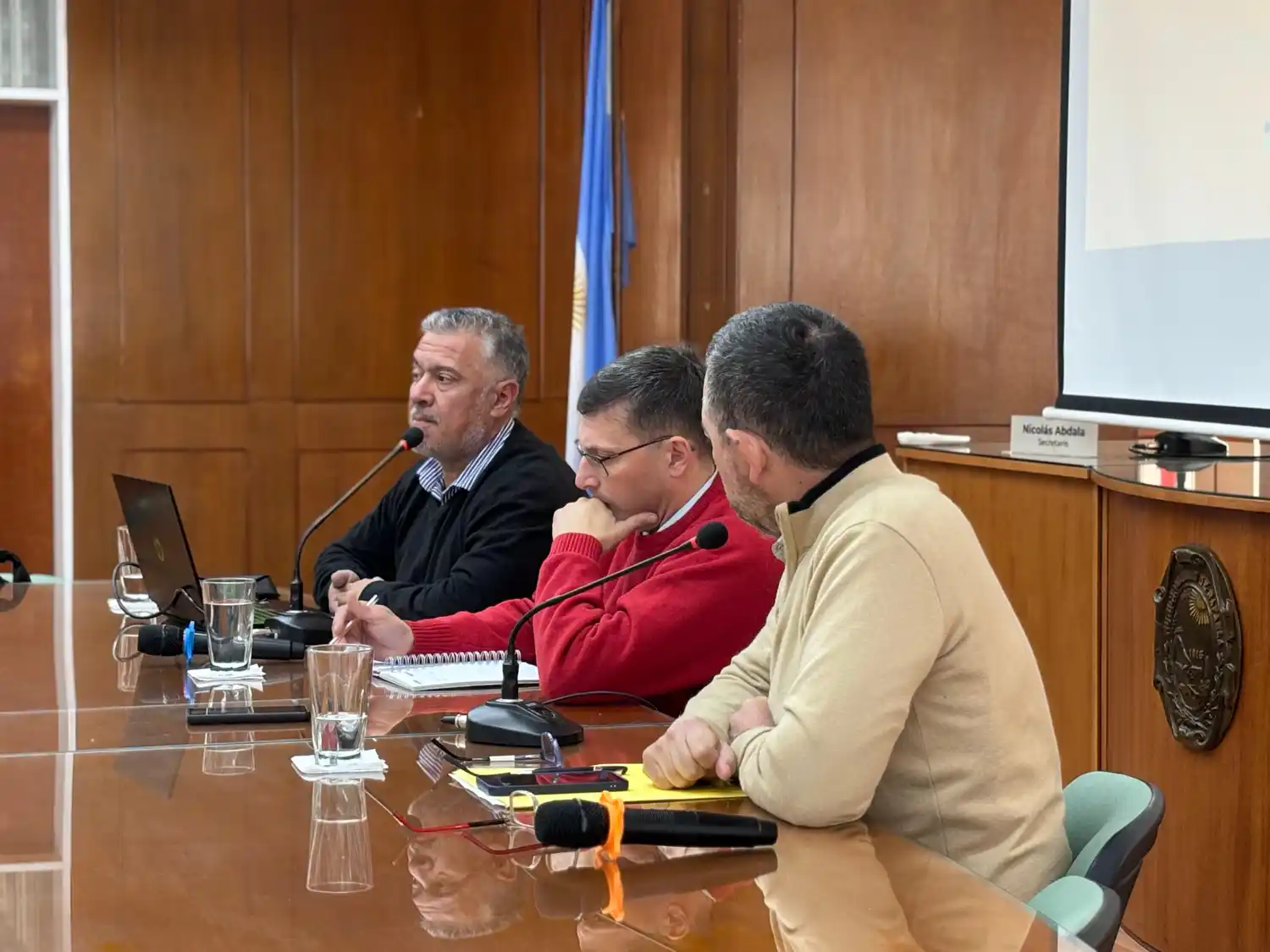 Cáceres fue recibido por los concejales y abordaron el proyecto de compra directa de alimentos