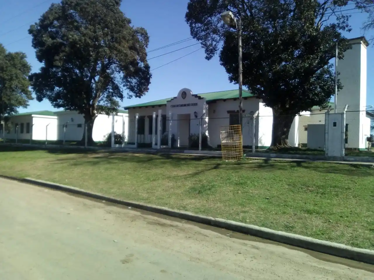 Amenazas y tiros en la puerta de una Escuela