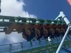 Una falla mecánica dejó a varios pasajeros varados a varios metros de altura.