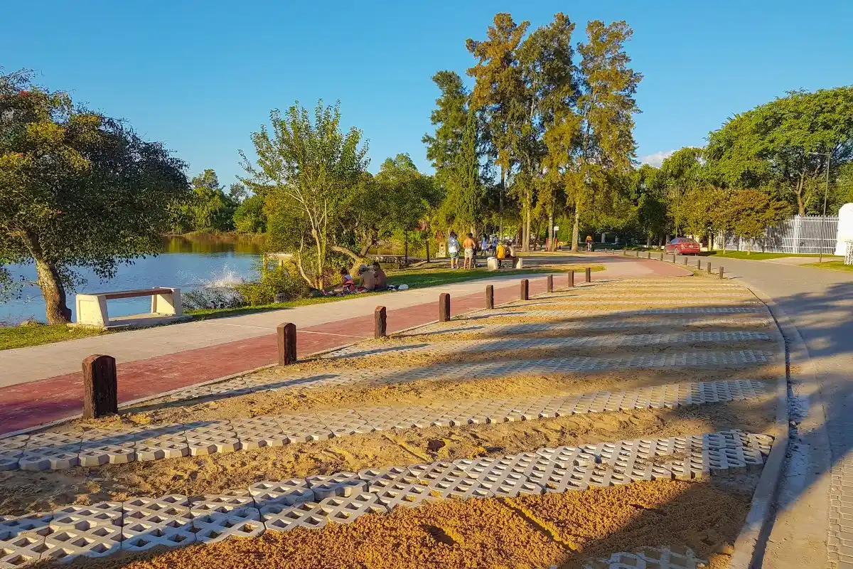 La recomendación del gobierno: "¡Salí a dar la vuelta del perro pero no te estaciones en el Parque Unzué!"