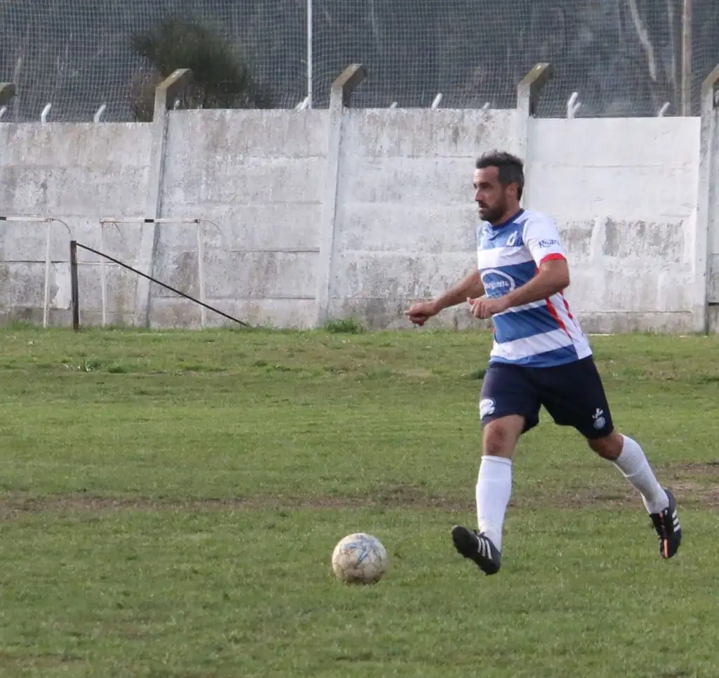 Larragneguy, infaltable en el mediocampo de Unicen